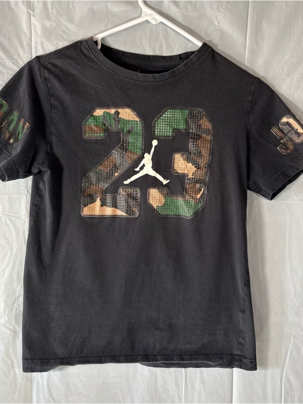 Jordan Essentials Camo Tee Kids Sz Med 10-12 Yrs Woodland Logo Graphic Athletic